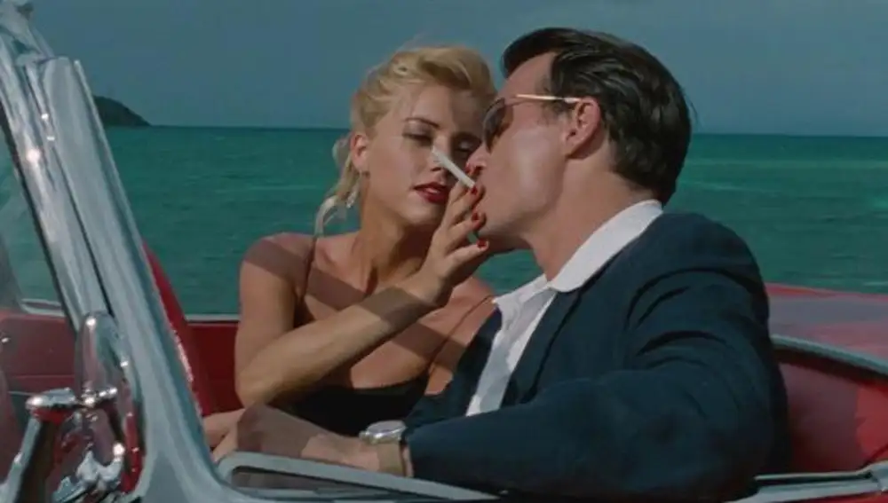 Amber Heard y Johnny Depp en 'Diario de un Seductor'