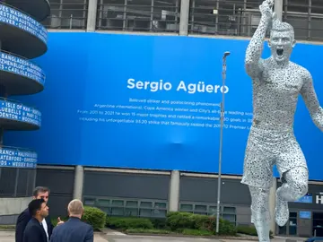 El City le dedica una estatua al Kun Agüero en el Etihad y Kroos se 'mofa': "¿Seguro? El City le dedica una estatua al Kun Agüero en el Etihad y Kroos se 'mofa': "¿Seguro?