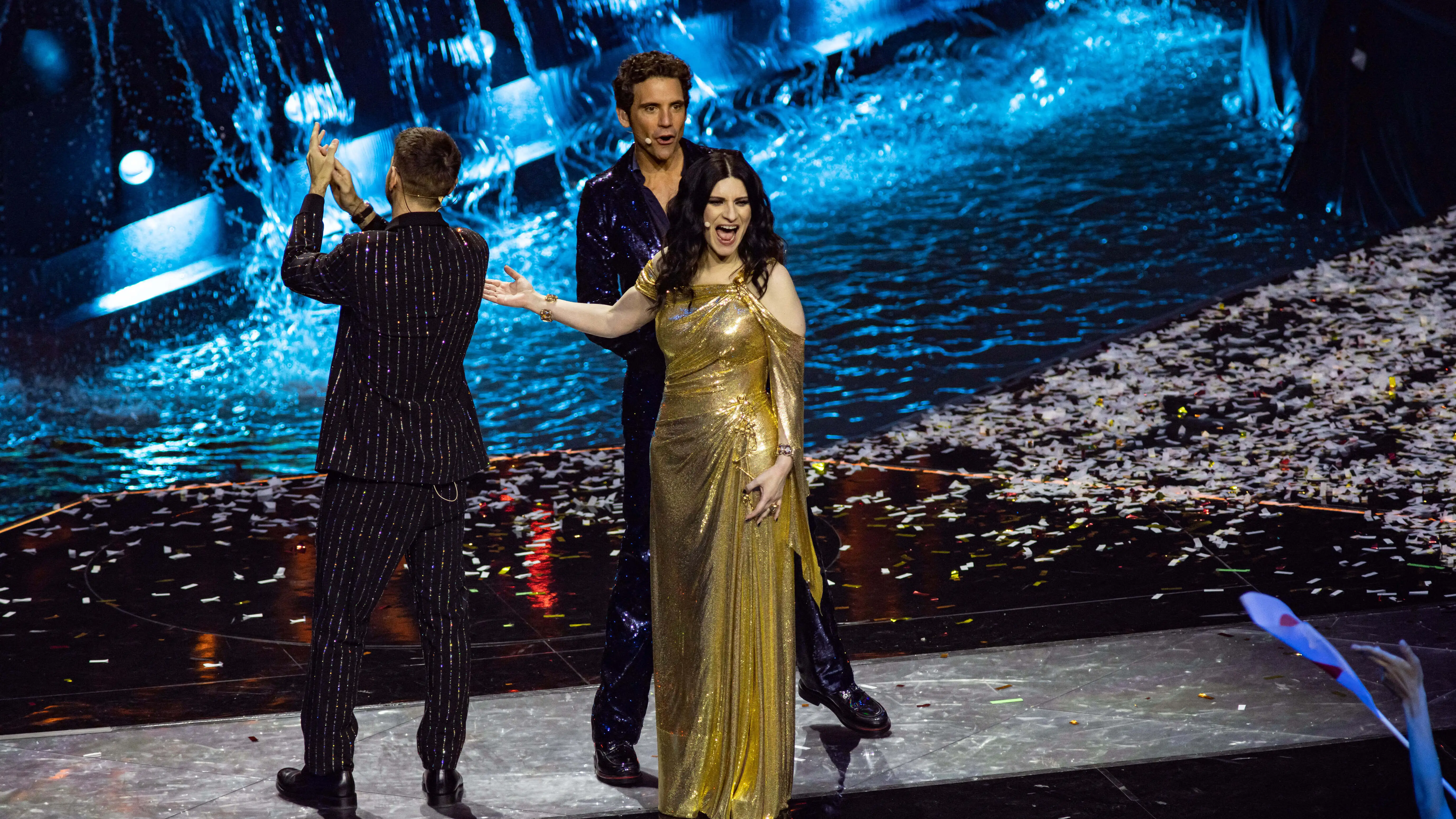 Alessandro Cattelan, Laura Pausini y Mika presentando Eurovisión 2022 Alessandro Cattelan, Laura Pausini y Mika presentando Eurovisión 2022