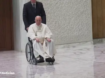 El papa Francisco explica la dolencia que no le permite caminar