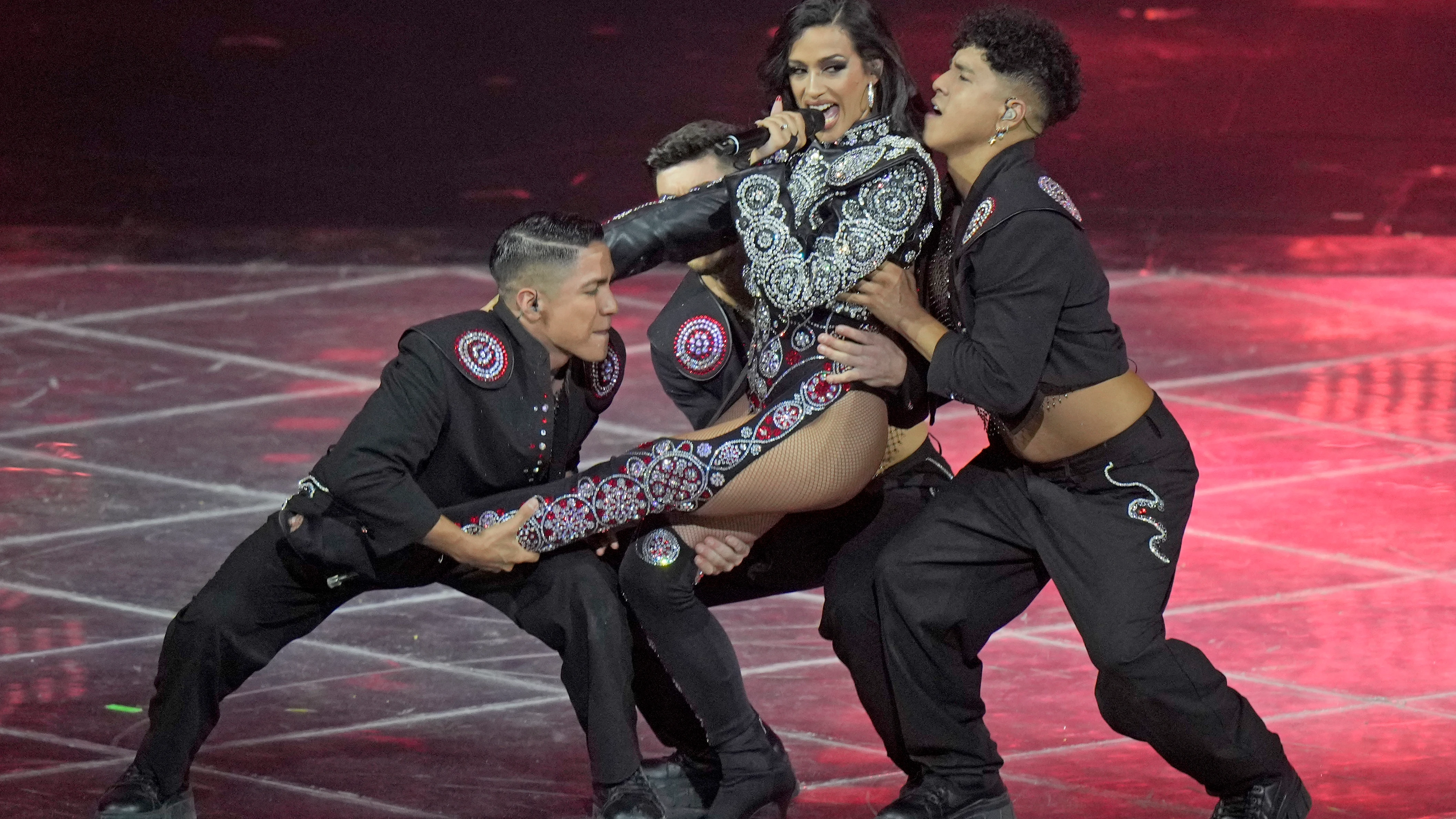 Chanel actuando con 'SloMo' en Eurovisión 2022