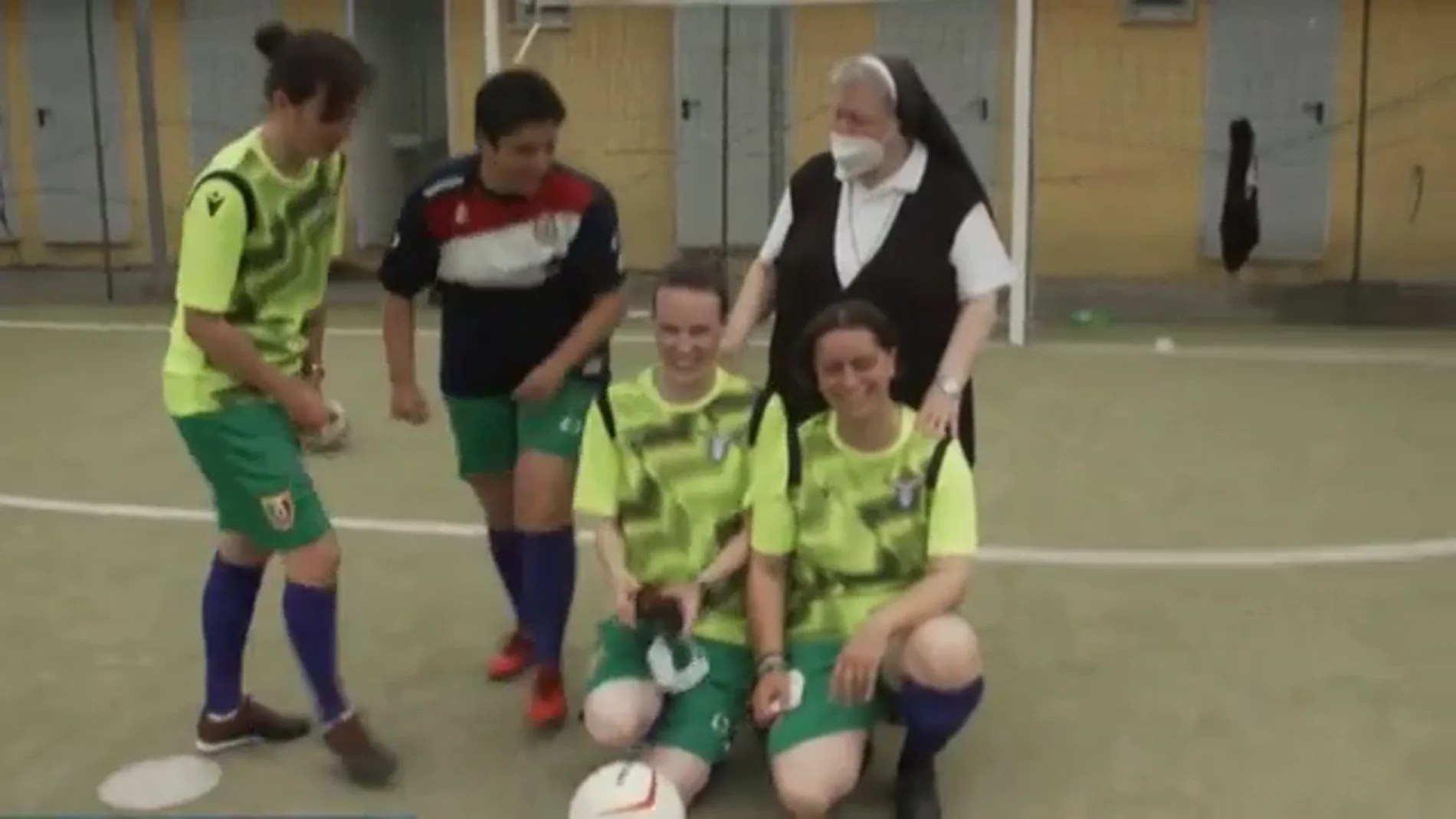 18 monjas de Roma han formado un equipazo de fútbol