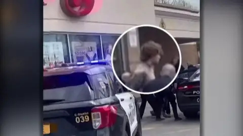 Al menos 10 muertos por el tiroteo en un supermercado de Búfalo, en Estados Unidos Al menos 10 muertos por el tiroteo en un supermercado de Búfalo, en Estados Unidos