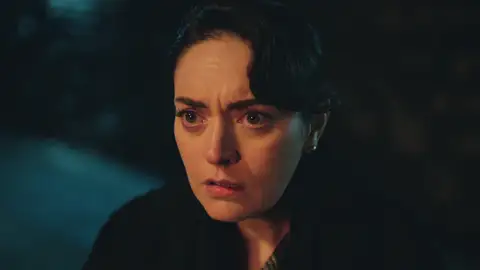 Safiye, totalmente en shock al descubrir a Han recogiendo basura en el vertedero Safiye, totalmente en shock al descubrir a Han recogiendo basura en el vertedero