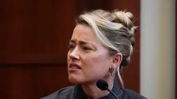Amber Heard en el estrado Amber Heard en el estrado
