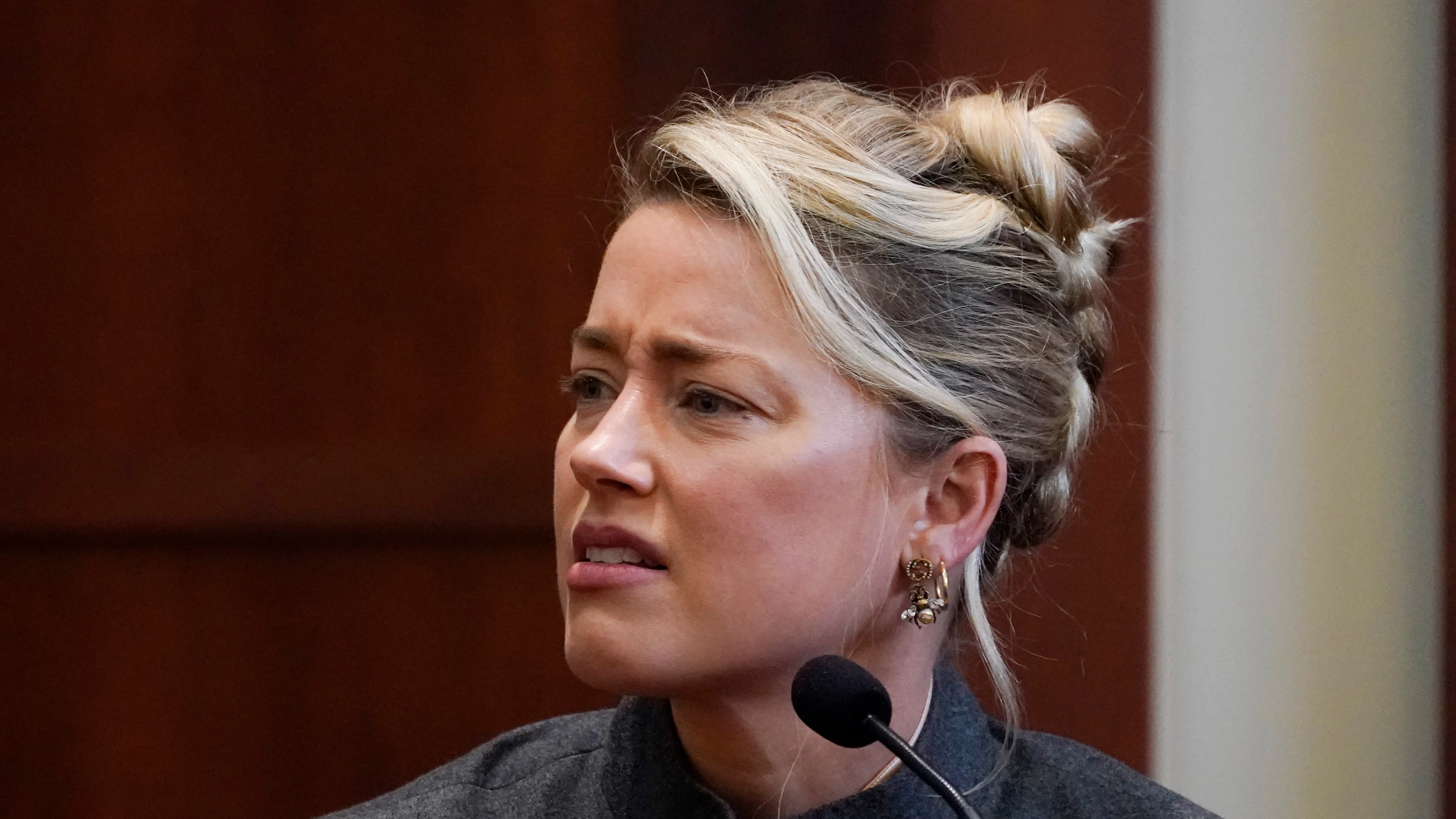 Amber Heard en el estrado Amber Heard en el estrado