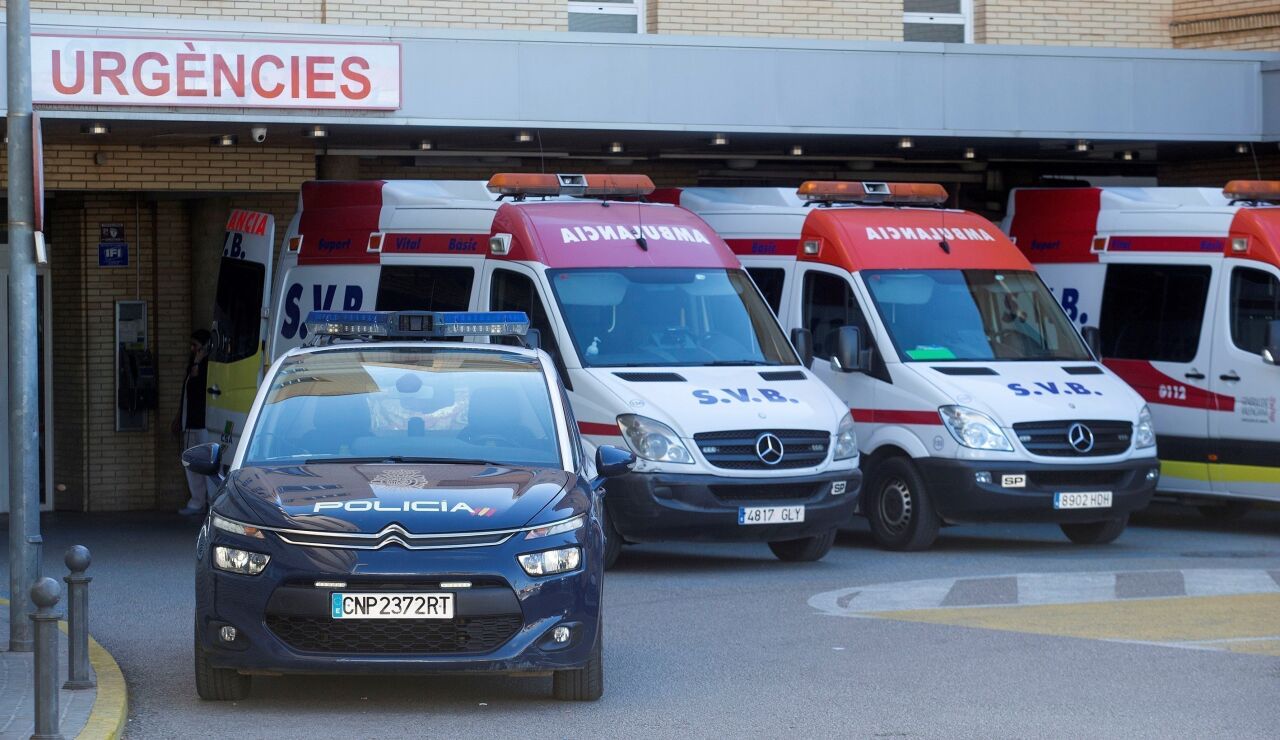 Ambulancias aparcadas en Urgencias