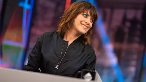 María León confiesa en 'El Hormiguero 3.0' cuáles son sus rituales: "Siempre llevo piedras en el sujetador" María León confiesa en 'El Hormiguero 3.0' cuáles son sus rituales: "Siempre llevo piedras en el sujetador"