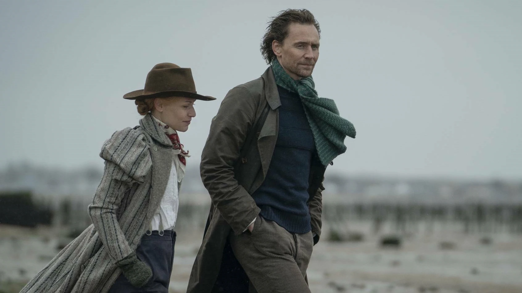 Claire Danes y Tom Hiddleston en 'La serpiente de Essex'