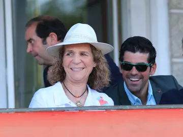 La infanta Elena y Miguel Ángel Muñoz en un torneo hípico La infanta Elena y Miguel Ángel Muñoz en un torneo hípico