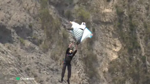 El salto base de Mike Hitchcock y Antony Newton SAlto base