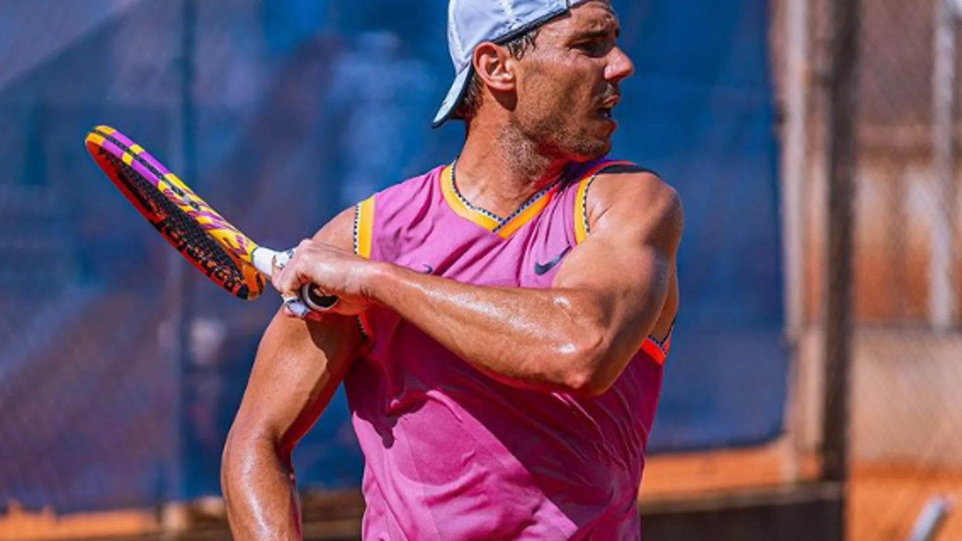 Rafa Nadal entrenando en su academia para Roland Garros