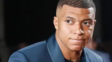 Kylian Mbappé, en los premios de la Unión Nacional de Futbolistas Profesionales de Francia (UNFP) Kylian Mbappé, en los premios de la Unión Nacional de Futbolistas Profesionales de Francia (UNFP)
