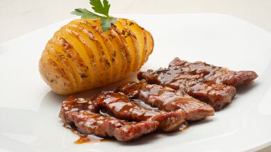 Receta de lagarto con patatas hasselback, una delicia de Karlos Arguiñano