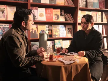 Han se reconcilia con sus hermanas y Naci le cuenta a Safiye la verdad sobre su enfermedad Han se reconcilia con sus hermanas y Naci le cuenta a Safiye la verdad sobre su enfermedad