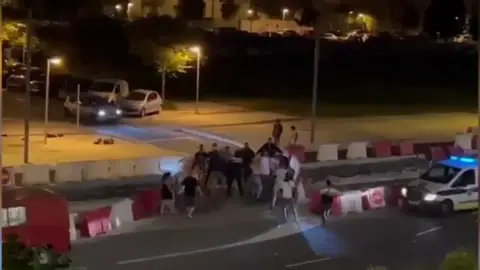 Un cumpleaños termina con una pelea multitudinaria que deja varios heridos y un detenido en Vitoria Un cumpleaños termina con una pelea multitudinaria que deja varios heridos y un detenido en Vitoria