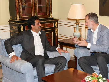 El rey de España Felipe VI durante su audiencia con el jeque Tamim bin Hamad Al Thani, emir de Catar El rey de España Felipe VI durante su audiencia con el jeque Tamim bin Hamad Al Thani, emir de Catar