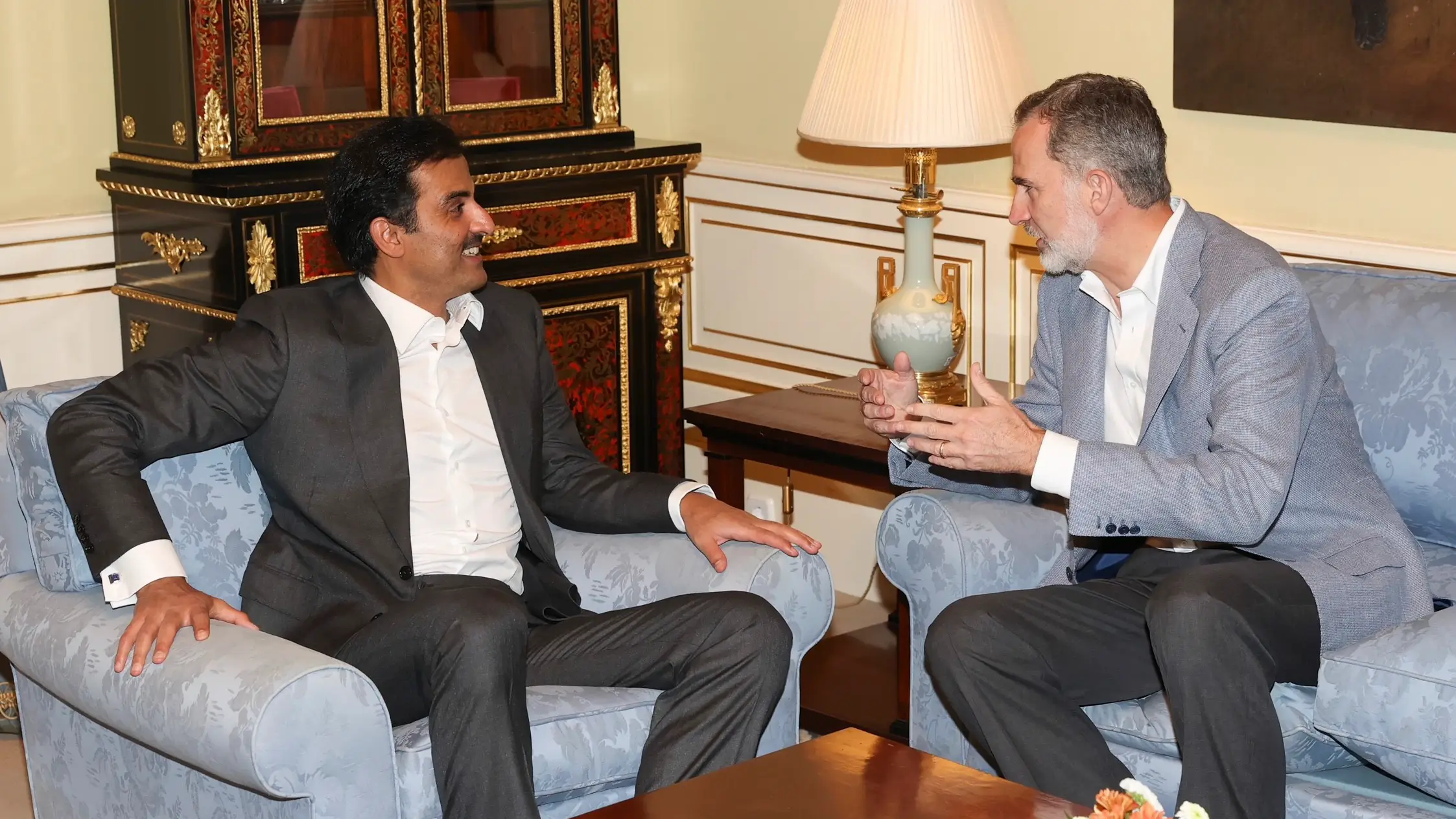 El rey de España Felipe VI durante su audiencia con el jeque Tamim bin Hamad Al Thani, emir de Catar El rey de España Felipe VI durante su audiencia con el jeque Tamim bin Hamad Al Thani, emir de Catar
