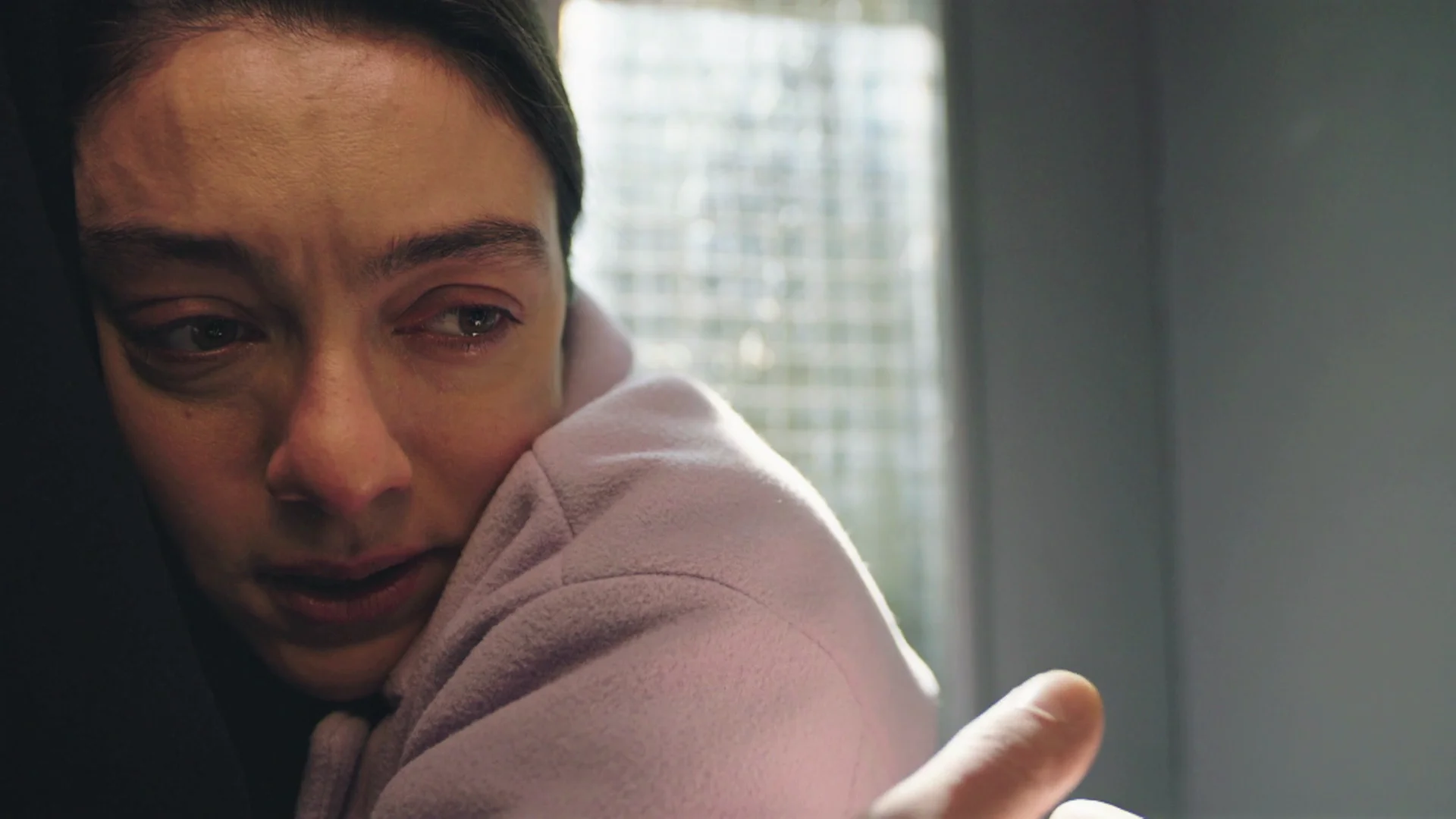 Gülben hace las paces con Han con un emotivo abrazo: “No estás sucio”