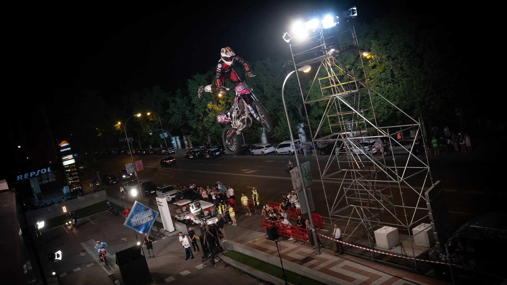 ¡Máximo riesgo! Las acrobacias de motocross más locas en 'El Hormiguero 3.0' ¡Máximo riesgo! Las acrobacias de motocross más locas en 'El Hormiguero 3.0'