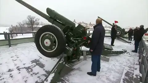 Putin se pone al mando de la invasión rusa: estaría tomando decisiones operativas y tácticas Putin se pone al mando de la invasión rusa: estaría tomando decisiones operativas y tácticas