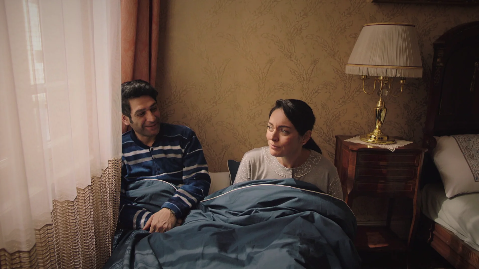  Safiye da un importante paso en su relaci&oacute;n con Naci: "&iquest;Puedo dormir contigo?" 