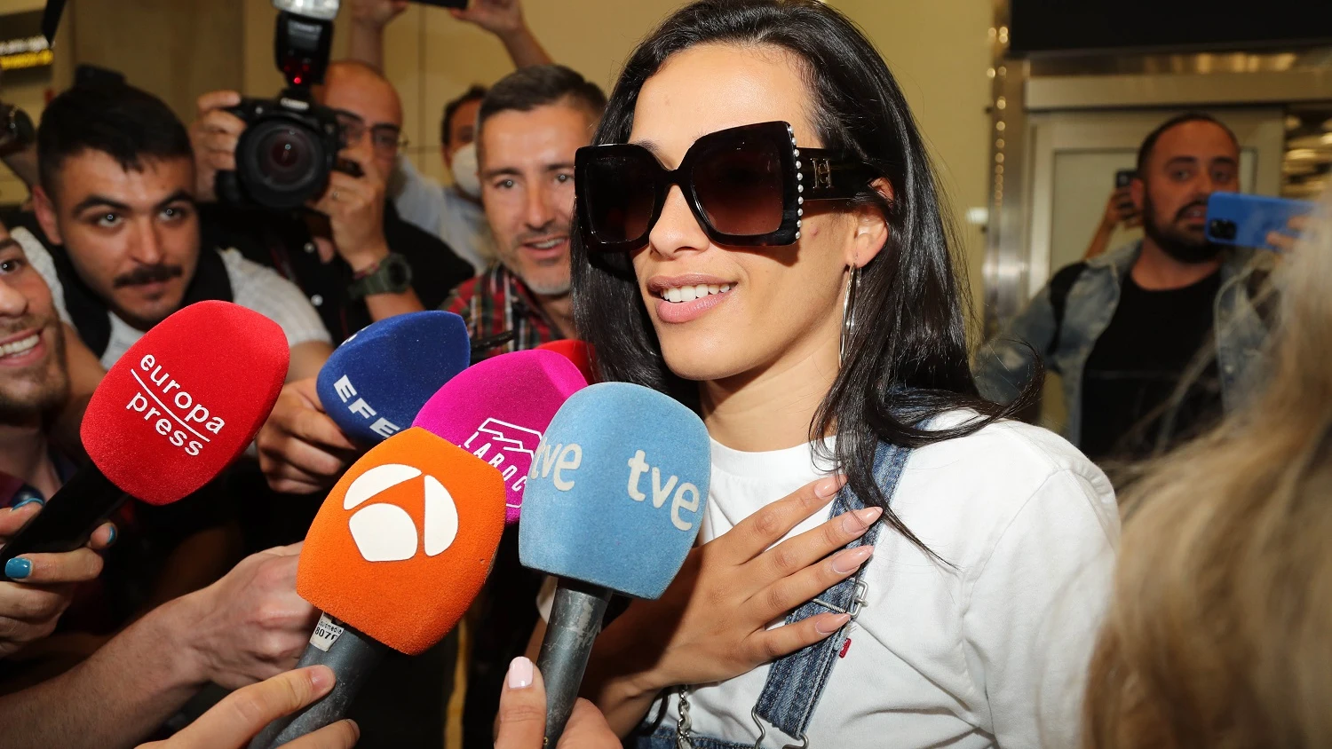 Chanel a su llegada a Madrid tras Eurovisión 2022 Chanel a su llegada a Madrid tras Eurovisión 2022