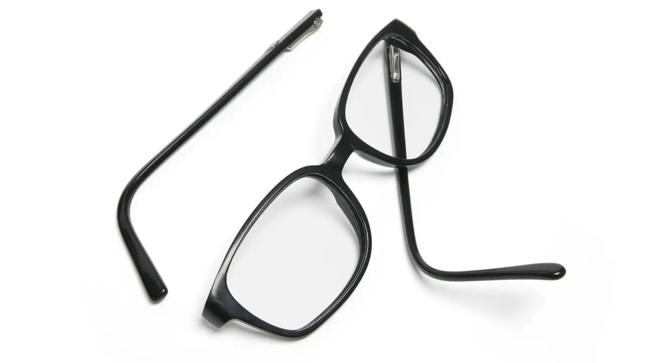 Solución si pierdes el tornillo de la patilla de tus gafas 