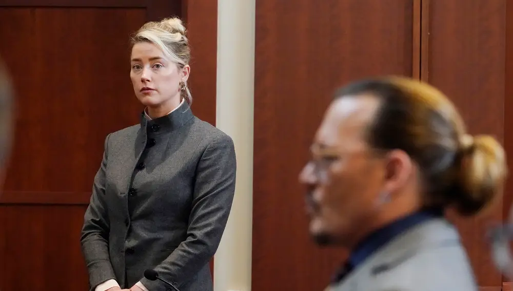 Amber Heard y Johnny Depp en el juicio