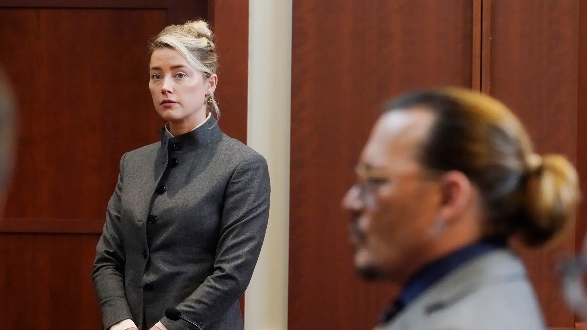 Amber Heard y Johnny Depp en el juicio