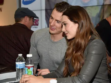 Elizabeth Olsen y Chris Evans Elizabeth Olsen y Chris Evans