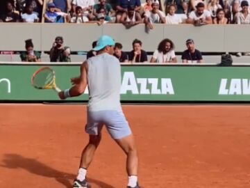 Rafa Nadal entrena en la pista central de Roland Garros