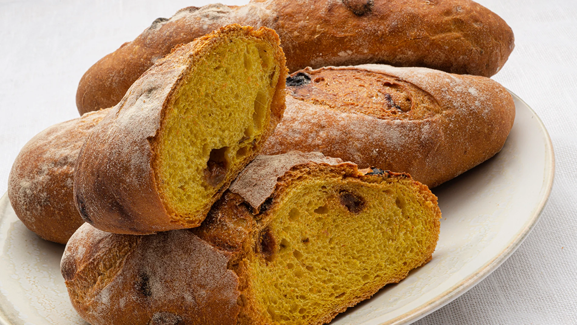 Receta de pan casero de cúrcuma y pasas, de Joseba Arguiñano Receta de pan casero de cúrcuma y pasas, de Joseba Arguiñano