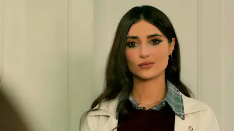 En el próximo capítulo de 'Tierra Amarga': ¡Tenso enfrentamiento entre Müjgan y la doctora Ümit! En el próximo capítulo de 'Tierra Amarga': ¡Tenso enfrentamiento entre Müjgan y la doctora Ümit!