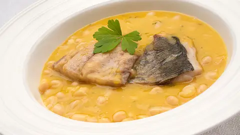 Receta de alubias con chicharro, "plato único y completo" de Arguiñano Receta de alubias con chicharro, "plato único y completo" de Arguiñano