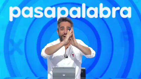 ¡Vaya apuro! Roberto Leal pide perdón a Marisa por hacerle creer que había ganado “literal” en ‘La Pista’ ¡Vaya apuro! Roberto Leal pide perdón a Marisa por hacerle creer que había ganado “literal” en ‘La Pista’