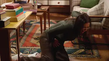 ¿Qué le ocurre a Cristina?: La abogada se desmaya y cae al suelo tras un fuerte dolor