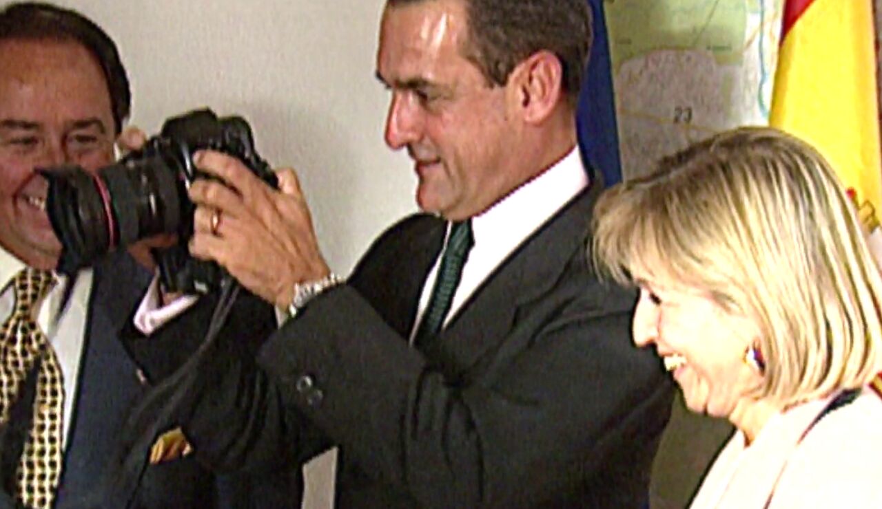 La aspiración política del preso más elegante: Mario Conde contra Jesús Gil y José María Aznar en las elecciones del año 2000