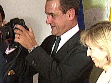 La aspiración política del preso más elegante: Mario Conde contra Jesús Gil y José María Aznar en las elecciones del año 2000