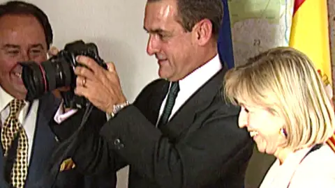 La aspiración política del preso más elegante: Mario Conde contra Jesús Gil y José María Aznar en las elecciones del año 2000 La aspiración política del preso más elegante: Mario Conde contra Jesús Gil y José María Aznar en las elecciones del año 2000