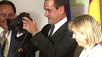 La aspiración política del preso más elegante: Mario Conde contra Jesús Gil y José María Aznar en las elecciones del año 2000
