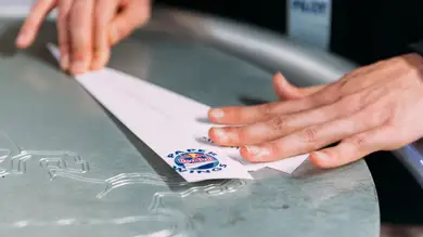 Cómo hacer un avión de papel fácil Cómo hacer un avión de papel fácil