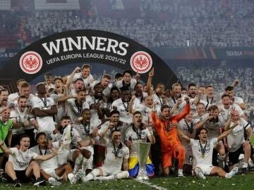 El Eintracht celebra el título de Europa League en Sevilla