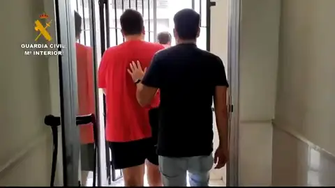 Detenido un depredador sexual en Málaga que chantajeaba a niños con regalos virtuales para que le mostrasen sus partes íntimas Detenido un depredador sexual en Málaga que chantajeaba a niños con regalos virtuales para que le mostrasen sus partes íntimas