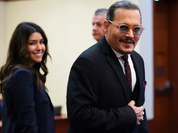 Johnny Depp y su abogada Camille Vasquez en el juicio contra Amber Heard Johnny Depp y su abogada Camille Vasquez en el juicio contra Amber Heard