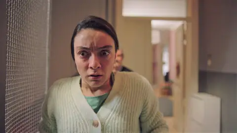 Avance semanal de ‘Inocentes’: Gülben se siente culpable por lo que le ha ocurrido al padre de Esat y Safiye reacciona de una forma inesperada a la noticia de Naci Avance semanal de ‘Inocentes’: Gülben se siente culpable por lo que le ha ocurrido al padre de Esat y Safiye reacciona de una forma inesperada a la noticia de Naci