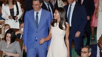 La reina Letizia, y el presidente del Gobierno, Pedro Sánchez