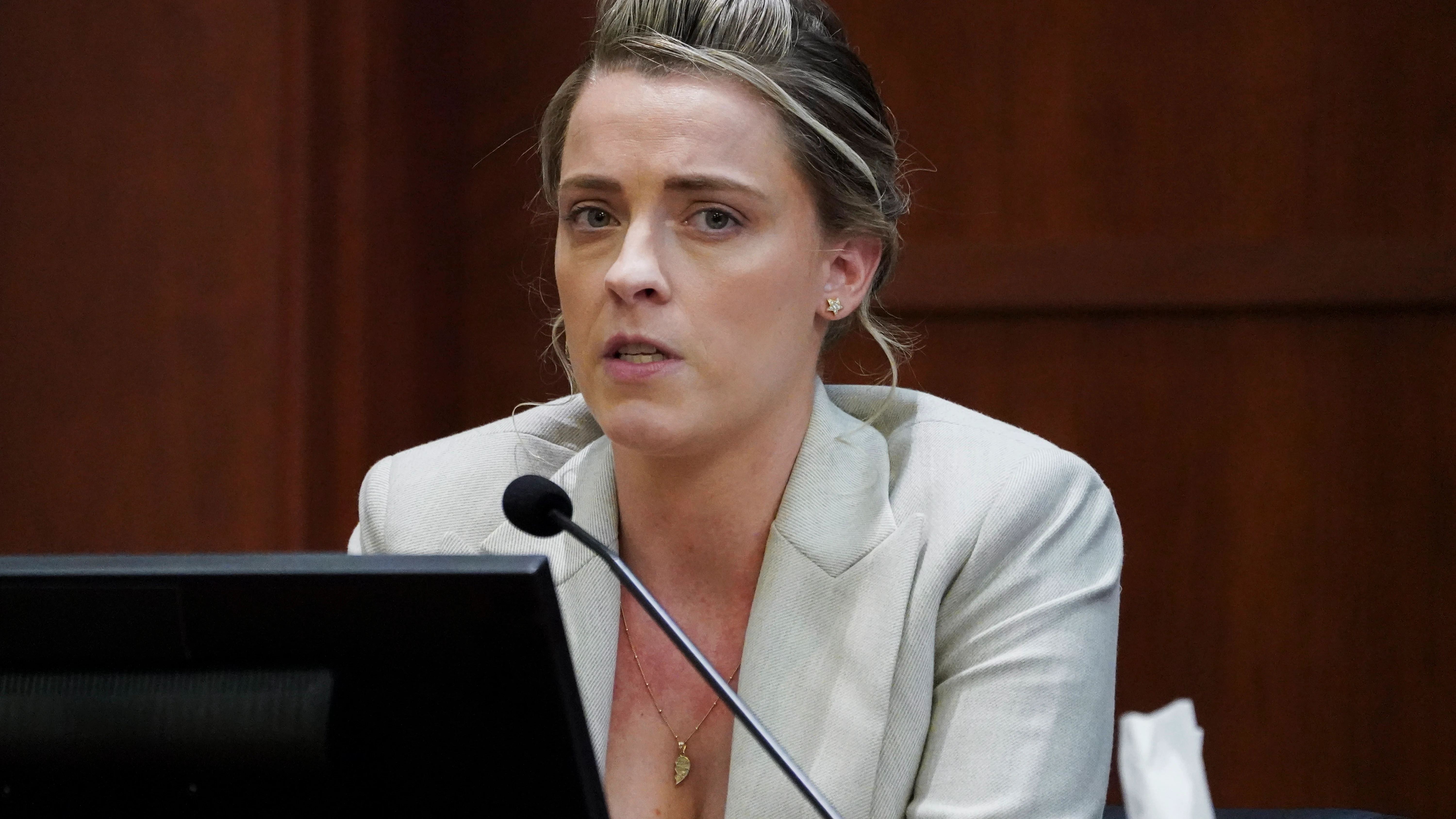 Whitney Henriquez, hermana de la actriz Amber Heard Whitney Henriquez, hermana de la actriz Amber Heard
