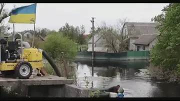 La 'guerra hidráulica' de Ucrania: inundar casas y campos para frenar al Ejército de Rusia