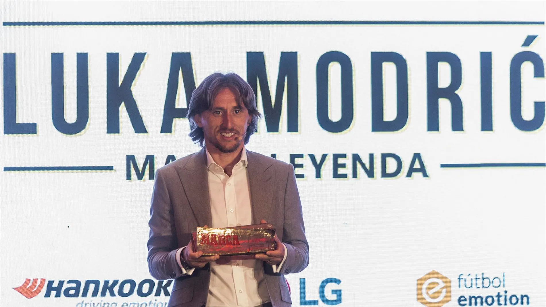 Luka Modric recibe el Marca Leyenda